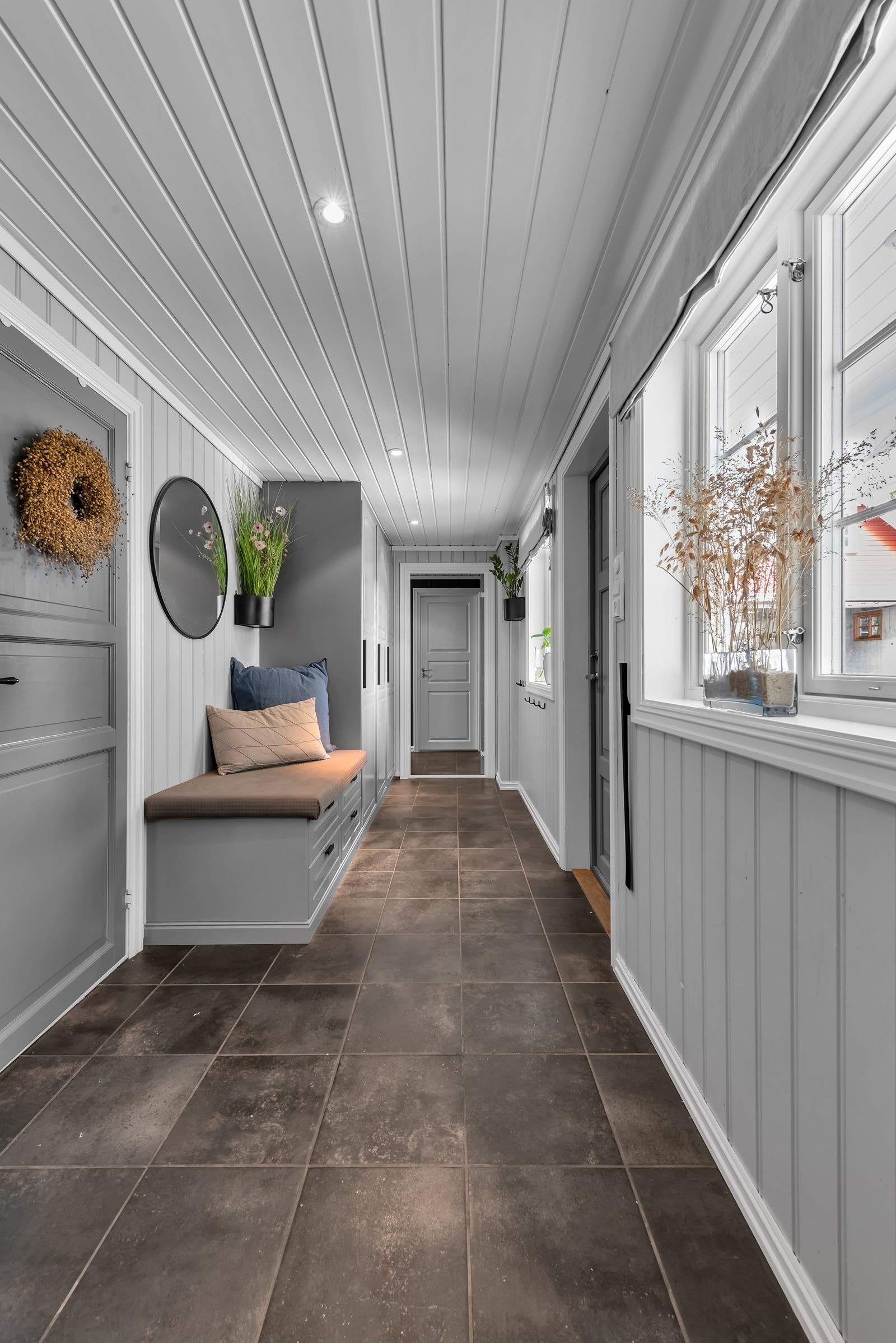 Gulvet har fliser og gulvvarme. Galleribilde