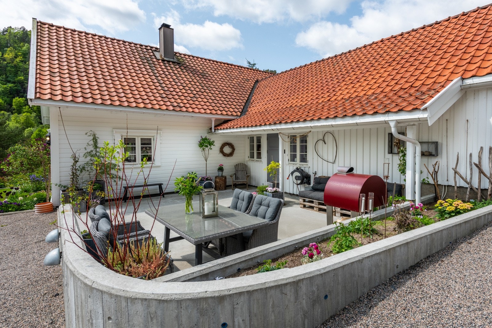 Forstøtningsmurer i betong skaper fine soner. Galleribilde