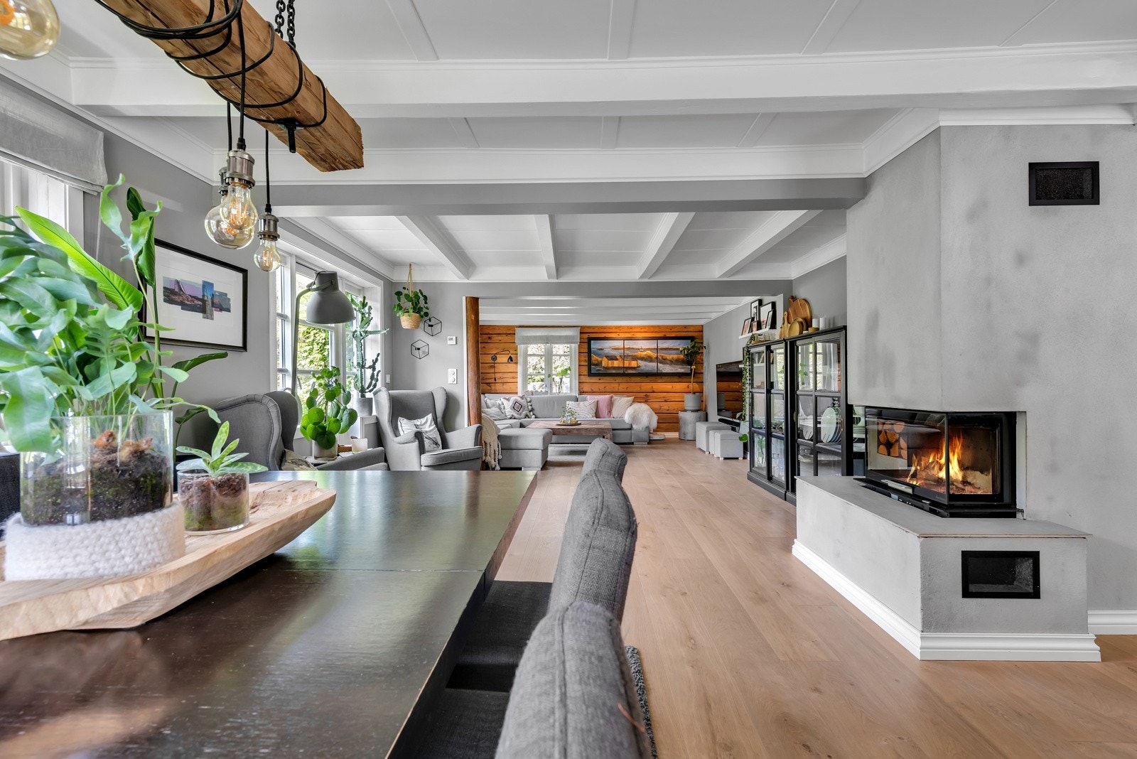 Peisen er et naturlig blikkfang med sin flotte innsats. Galleribilde