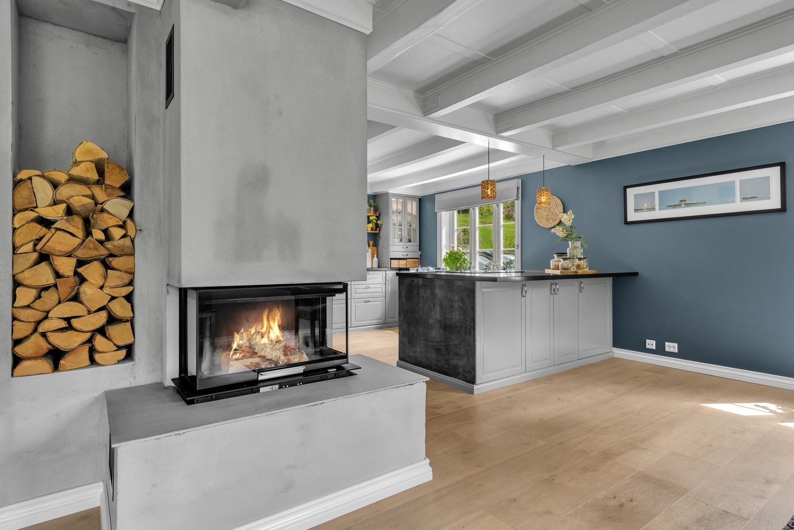 Gulvet har enstavs parkett. Galleribilde