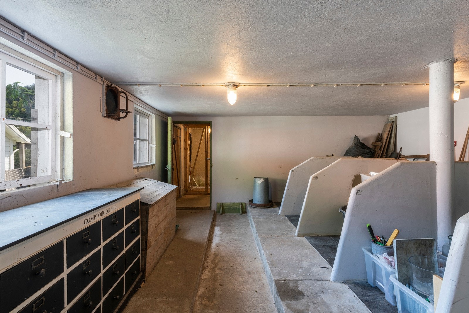 I fjøsrommet er det flere båser. Galleribilde