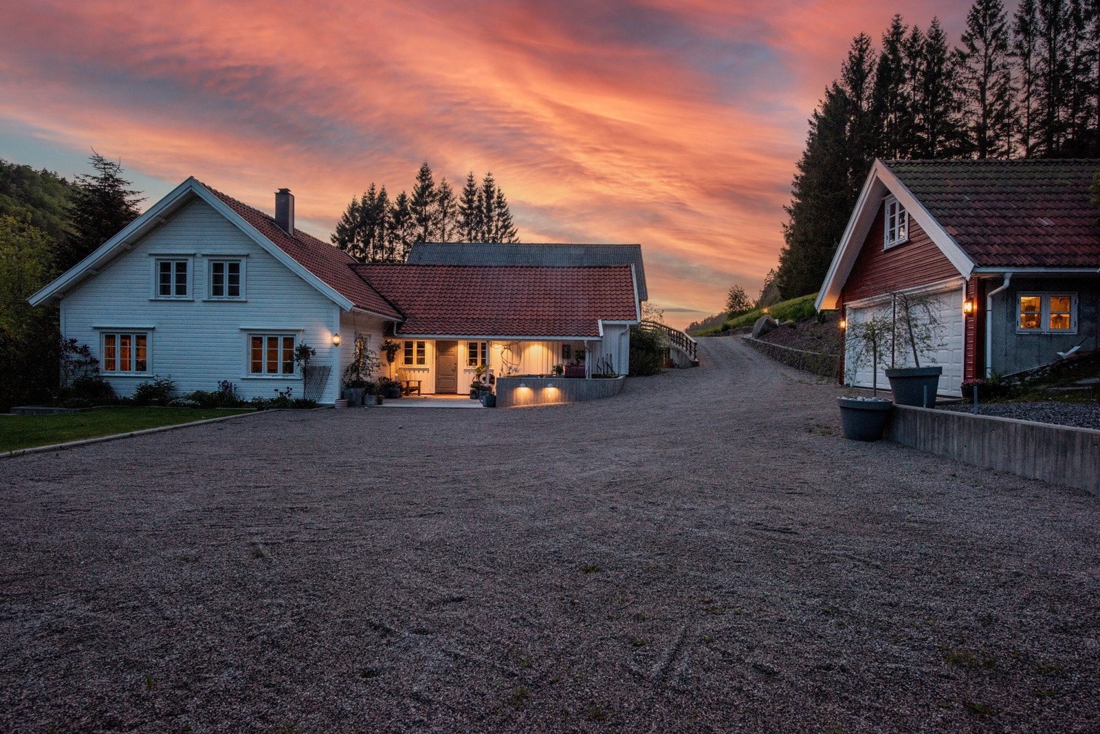 Utebelysning gir fin stemning på kveldstid. Galleribilde
