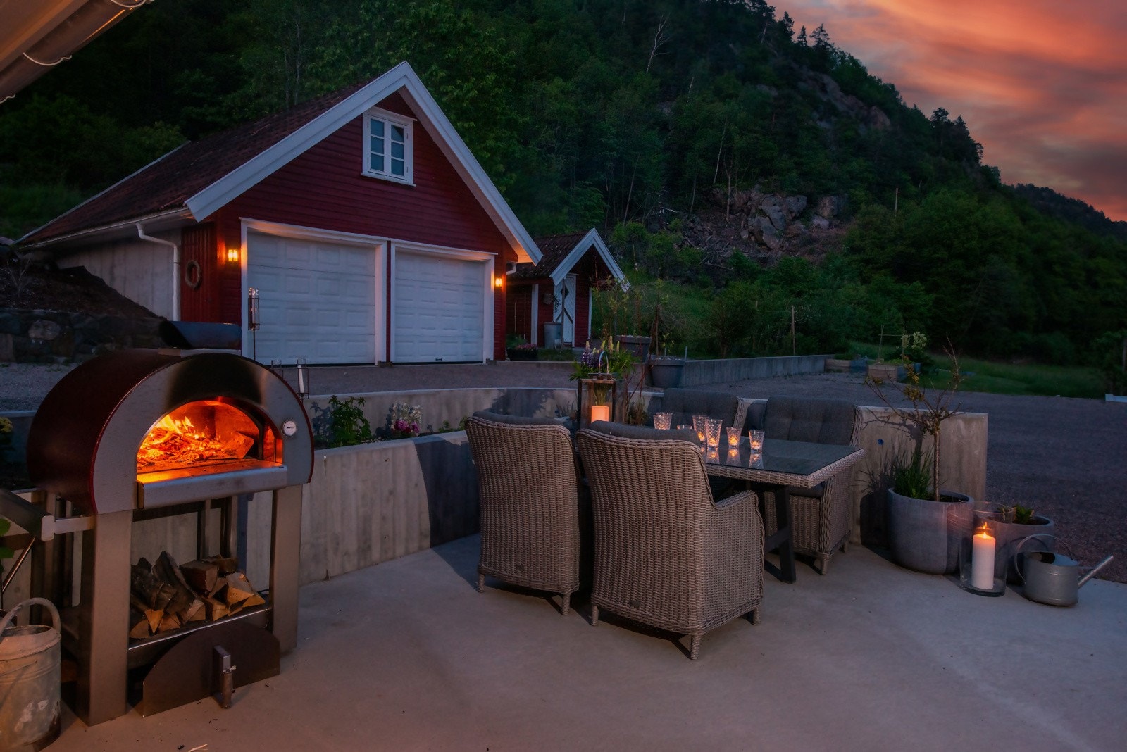 Terrassen utenfor inngangspartiet har støpt dekke. Galleribilde