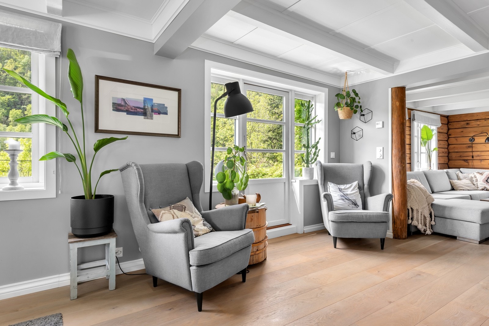 Fra stuen er det utgang til hagen. Galleribilde