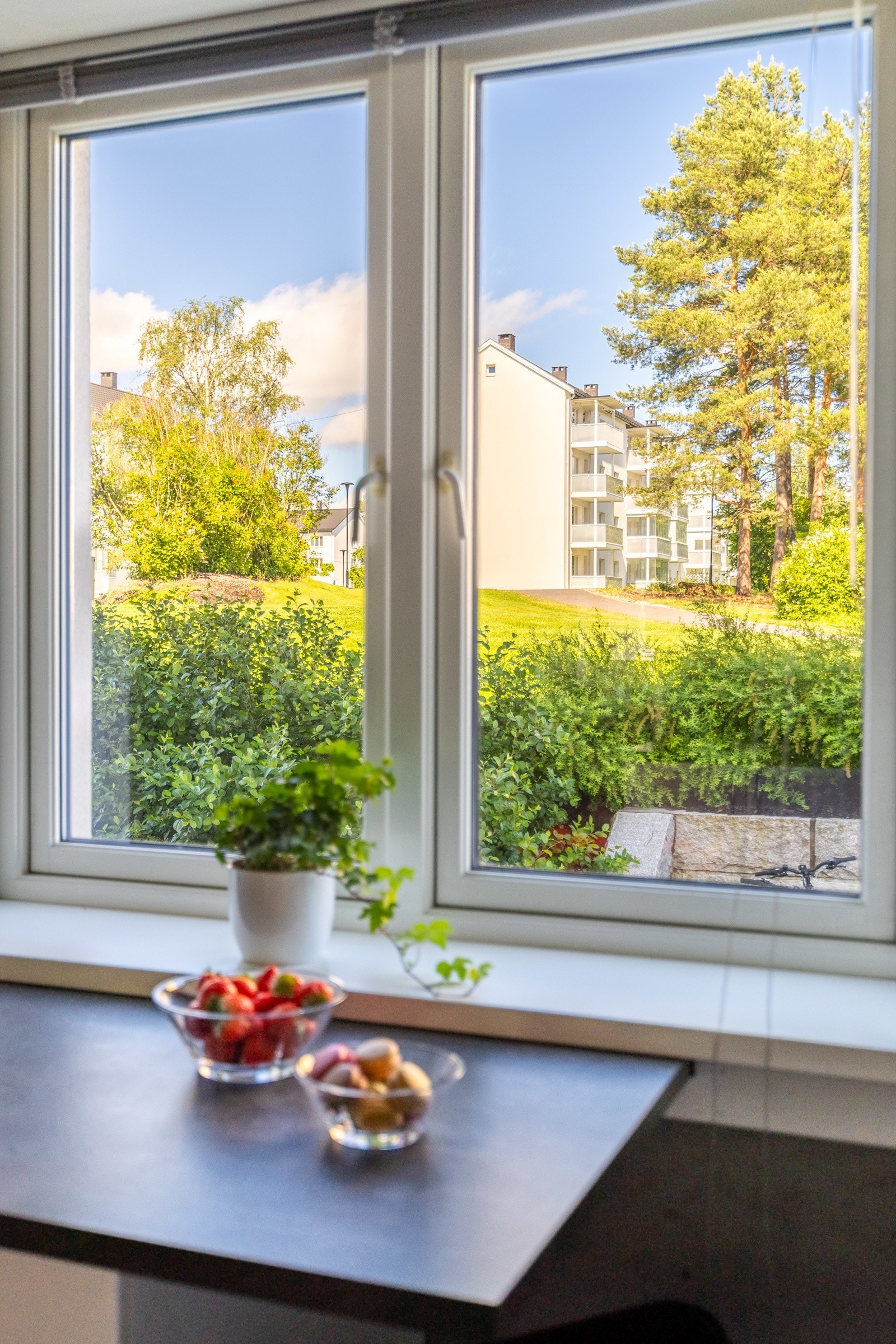 Praktisk og hyggelig bar-løsnin, perfekt for raske frokoster eller som hjemme-kontor Galleribilde