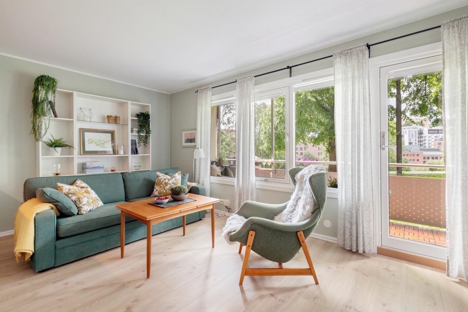 Fra stuen er det utgang til en herlig terrasse. Galleribilde