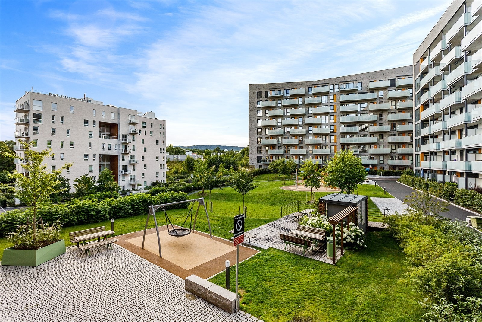 Sameiet har flotte fellesarealer med lekeapparat for de minste. Galleribilde