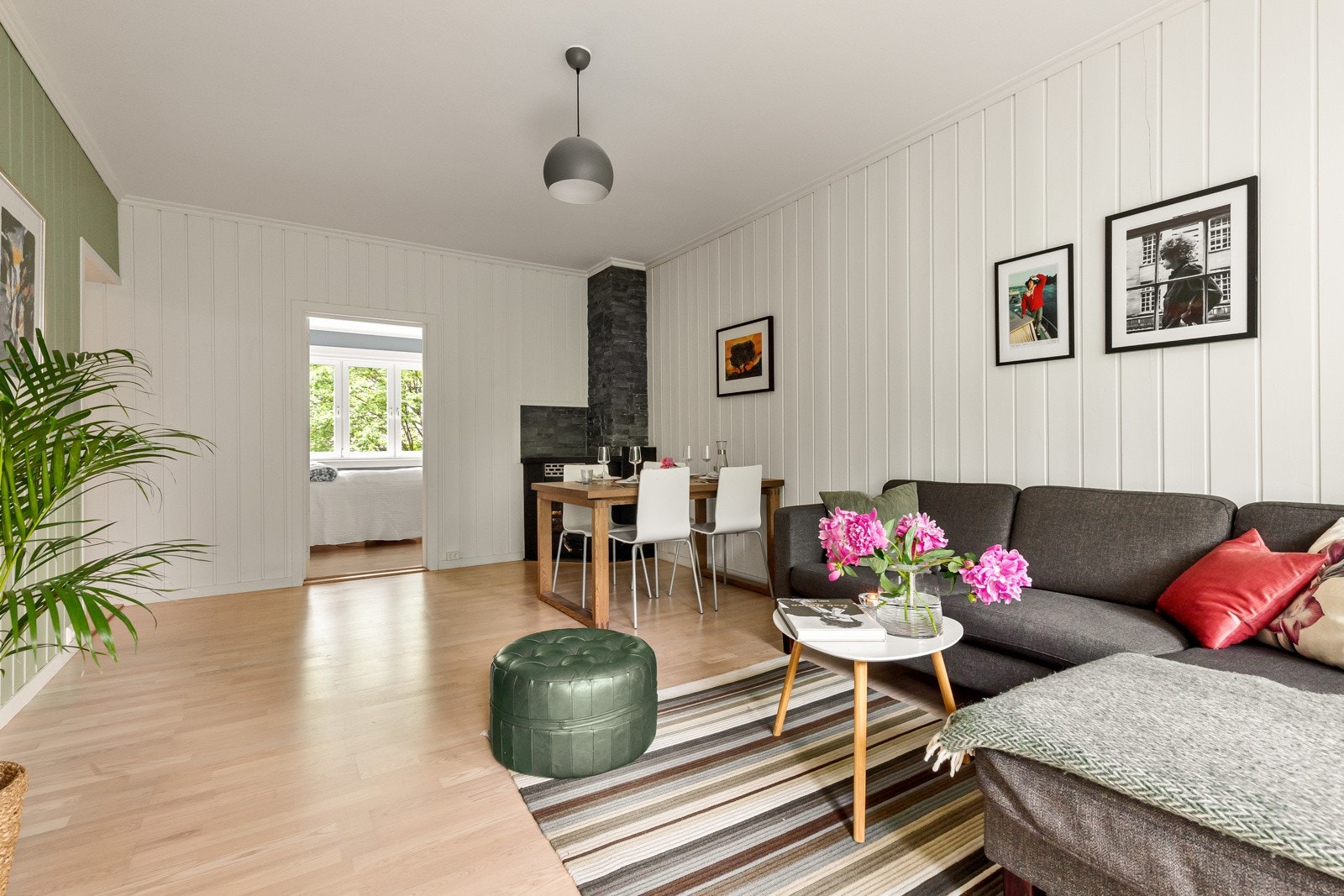 Stue med plass til spisestuedel Galleribilde