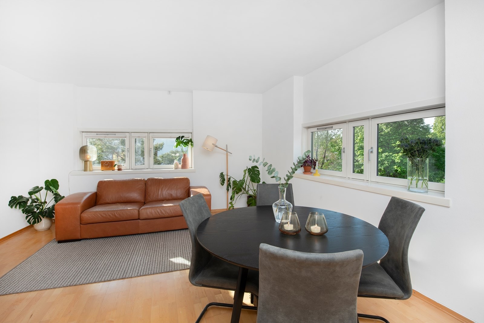 God plass til både sofa og spisebord Galleribilde