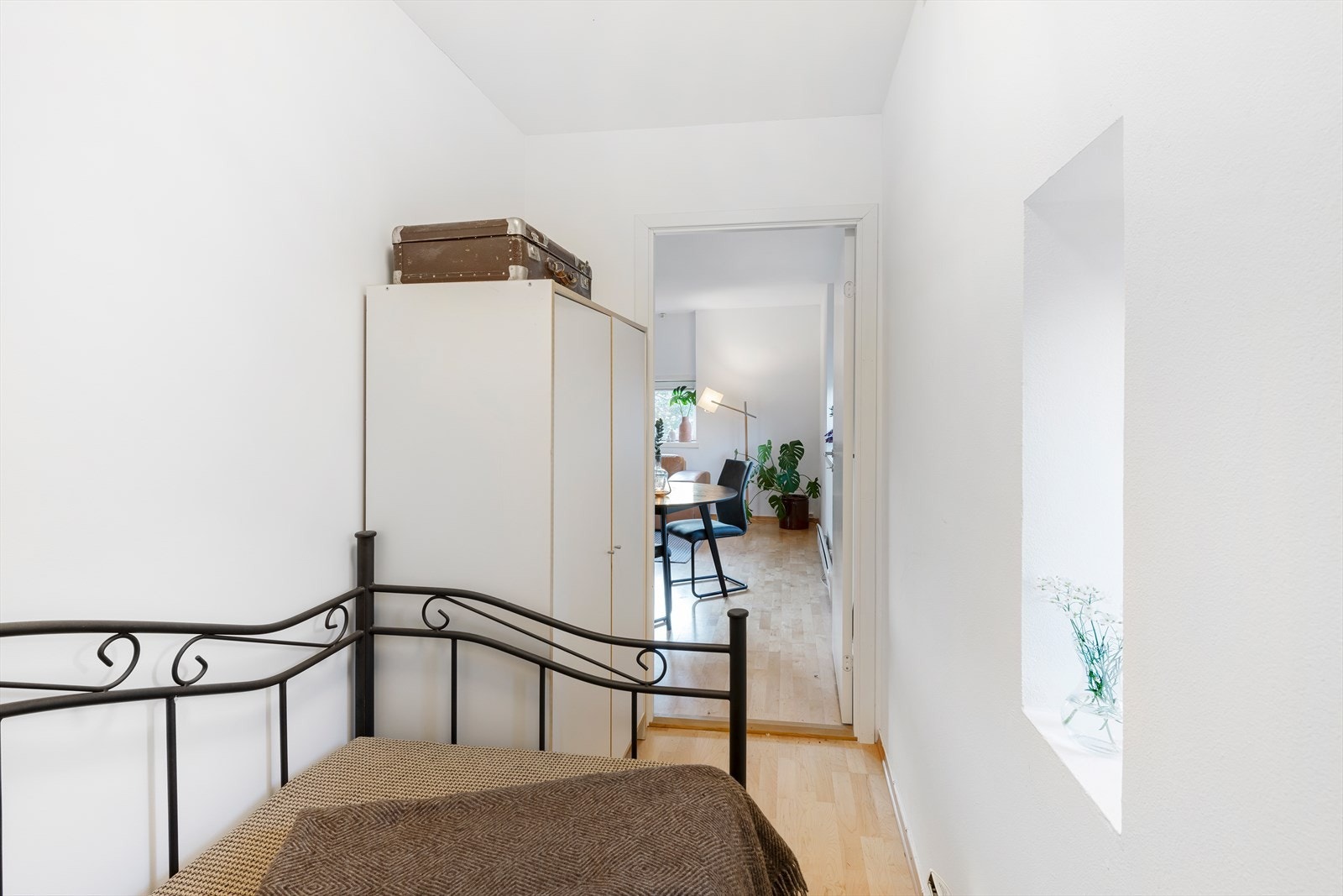 I dag står det seng og skap på det disponible rommet Galleribilde