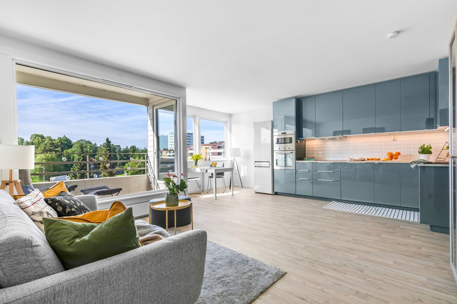 Perfekt førstegangskjøp på 43 m² med balkong, heis og garasjeplass. Pent oppusset i 2018. Kort vei til T-bane og marka. Galleribilde