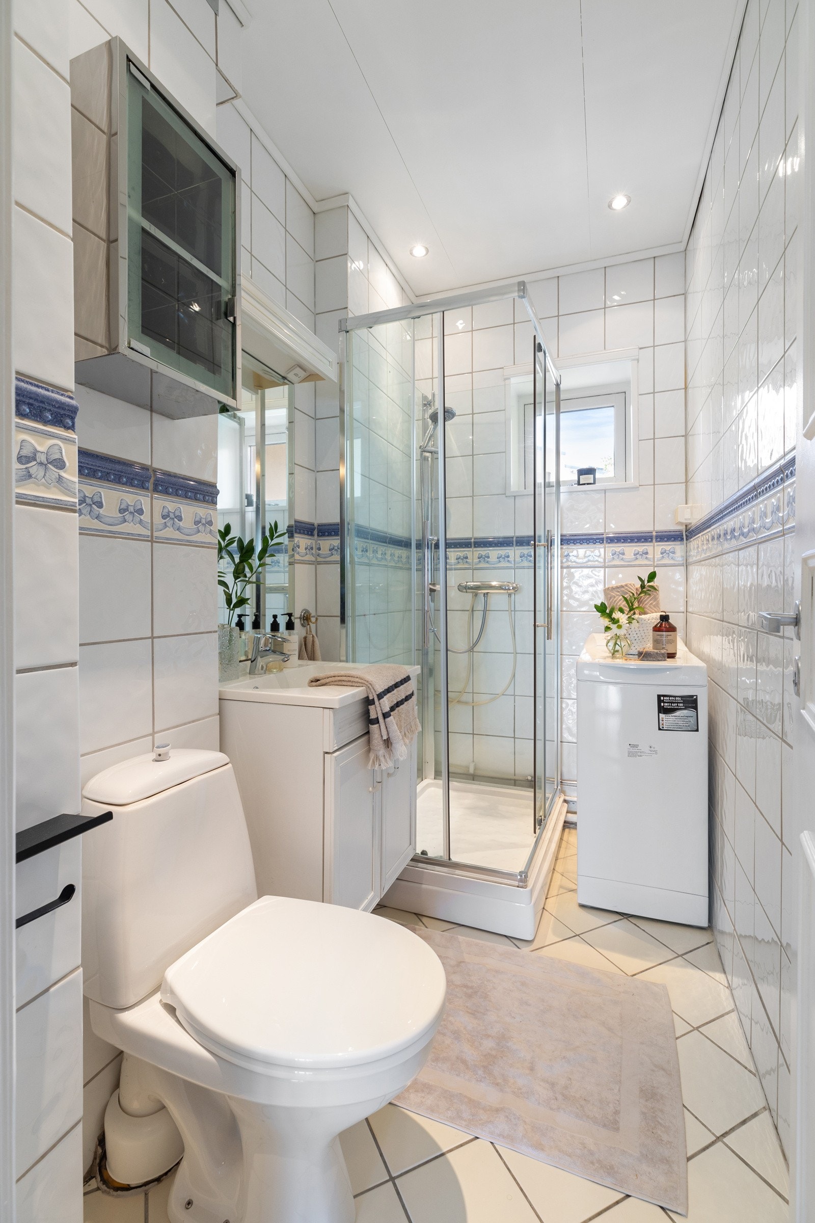 Flislagt bad med varmekabler. Det opplyses i forrige salgsoppgave at badet ble restaurert i 1999-2000 Galleribilde
