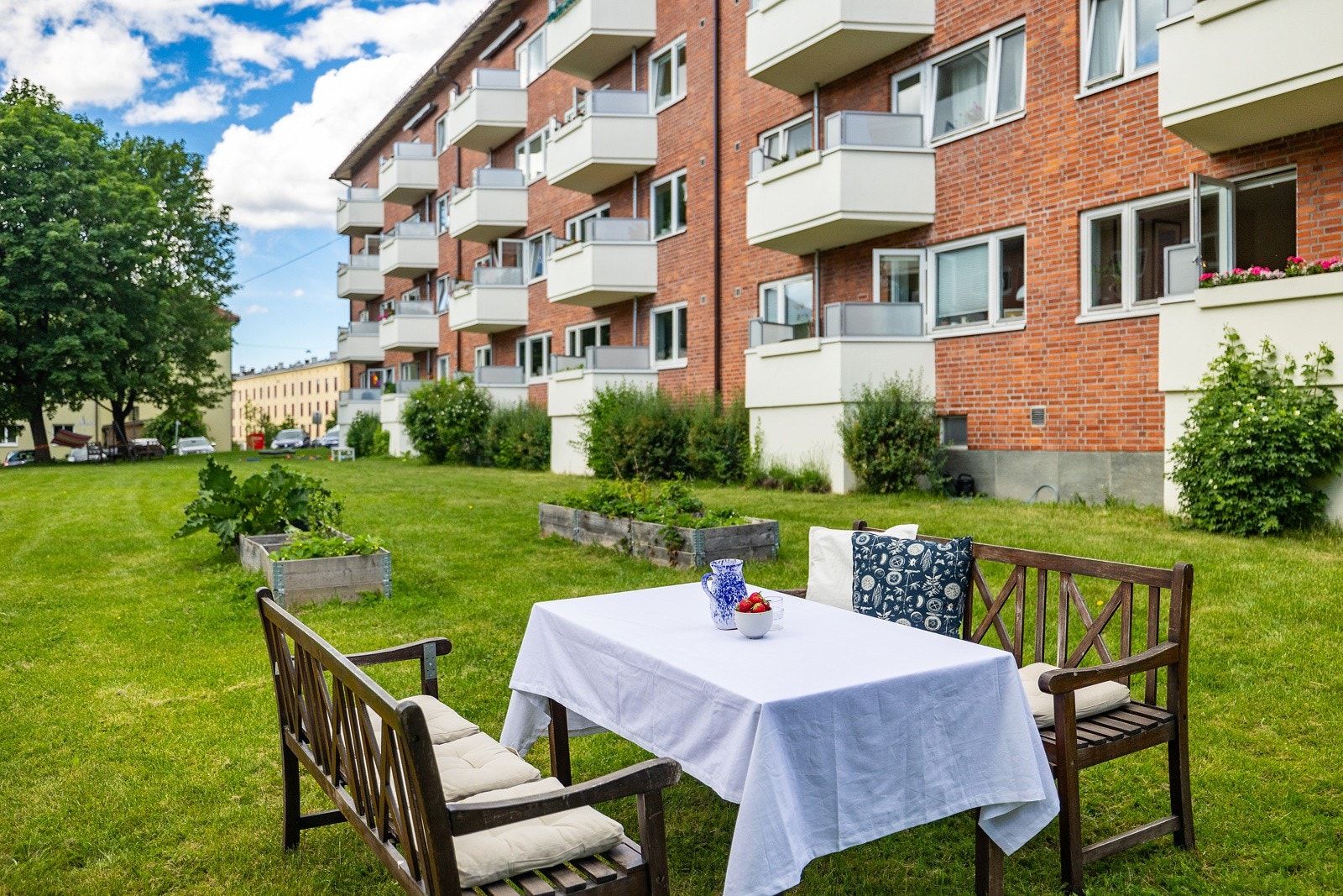 Her kan du nyte middagen utendørs på fine solrike dager. Galleribilde