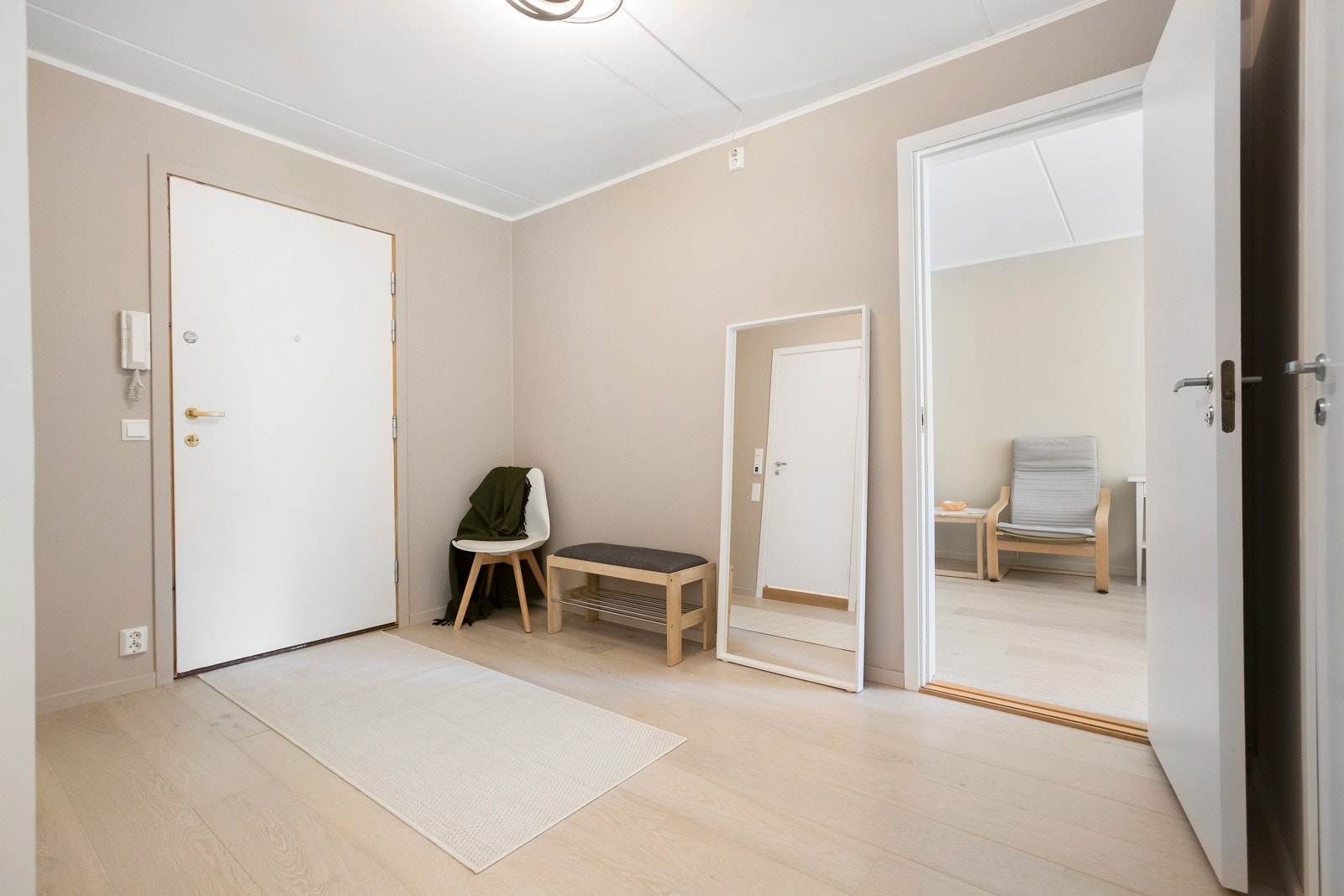 Romslig entre/ hall Galleribilde