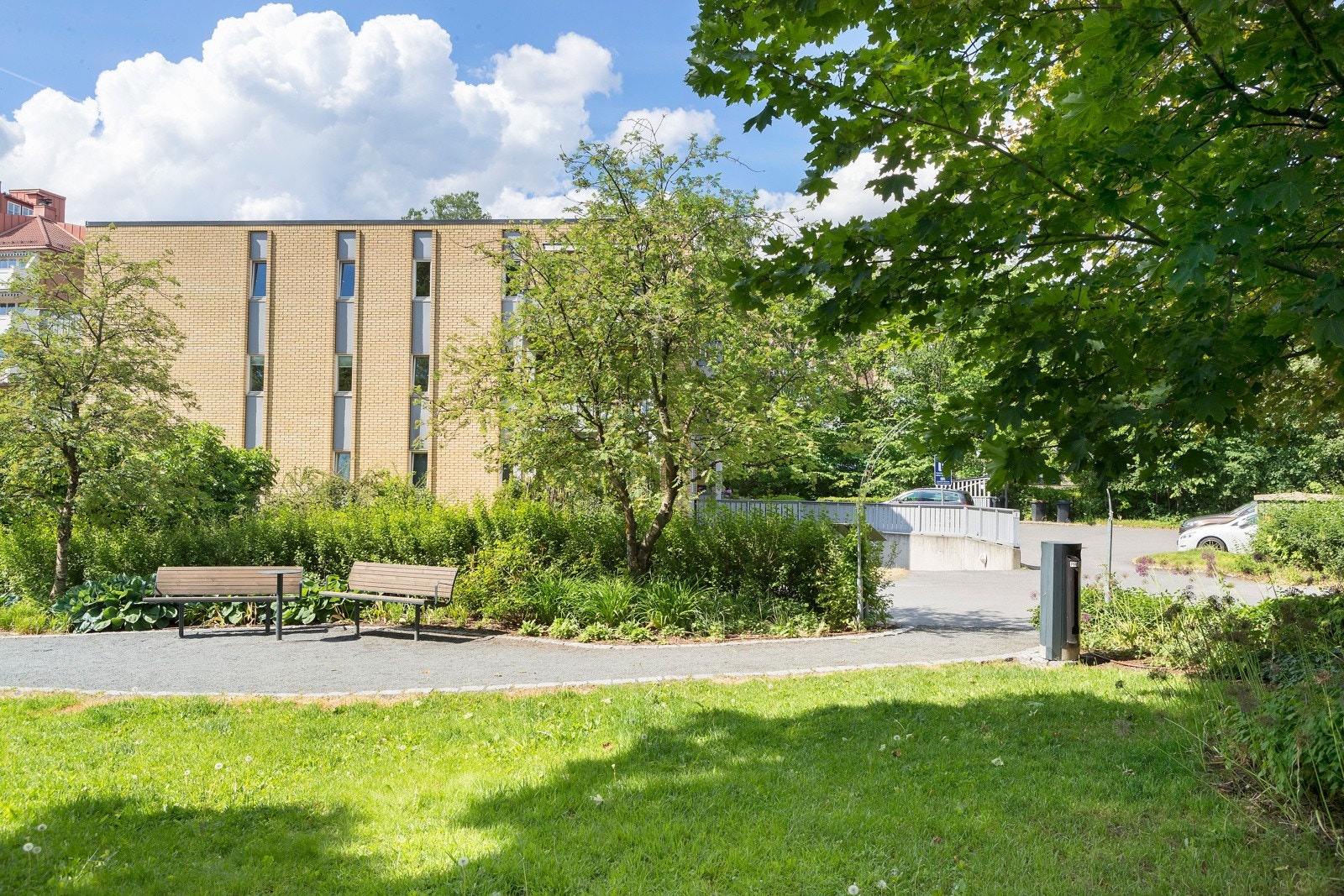 Her er det fine rekerasjonssoner med benker og grusganger Galleribilde