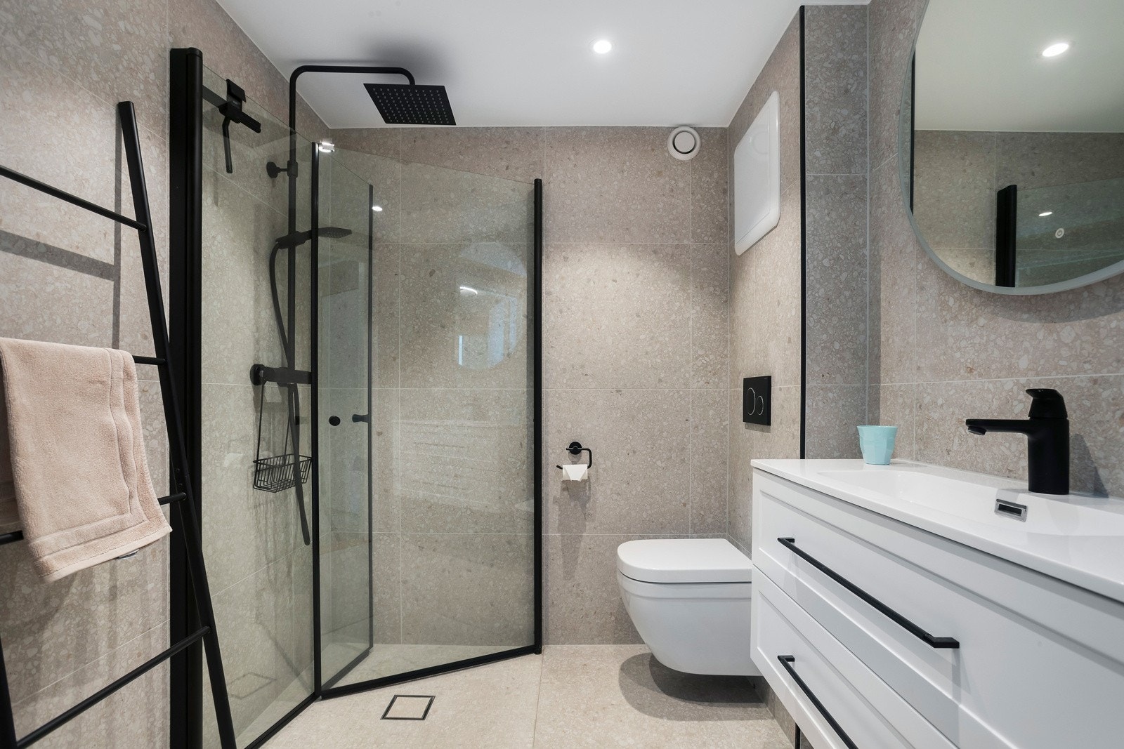 Nytt, delikat baderom fra 2024 - med 10 års garanti Galleribilde