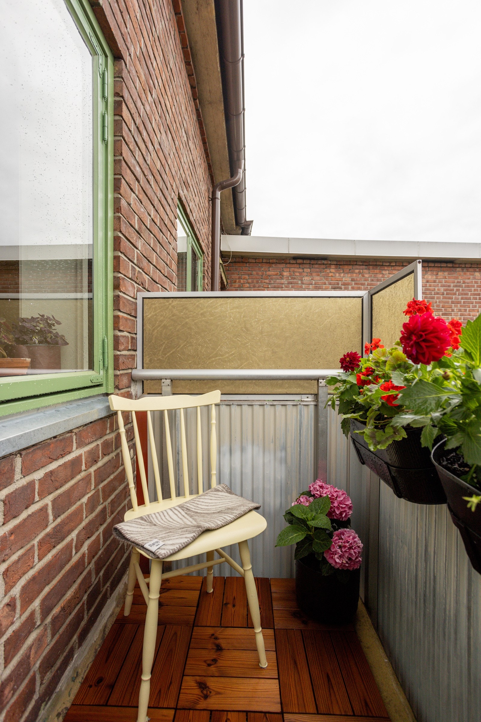 På balkongen har du plass til et koselig kaféset. Galleribilde