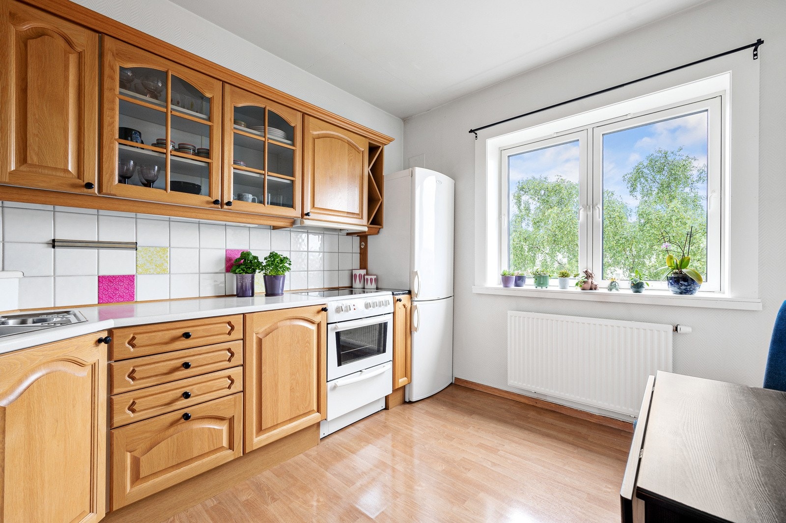 Kjøkkenet finner du i et separat rom. Galleribilde