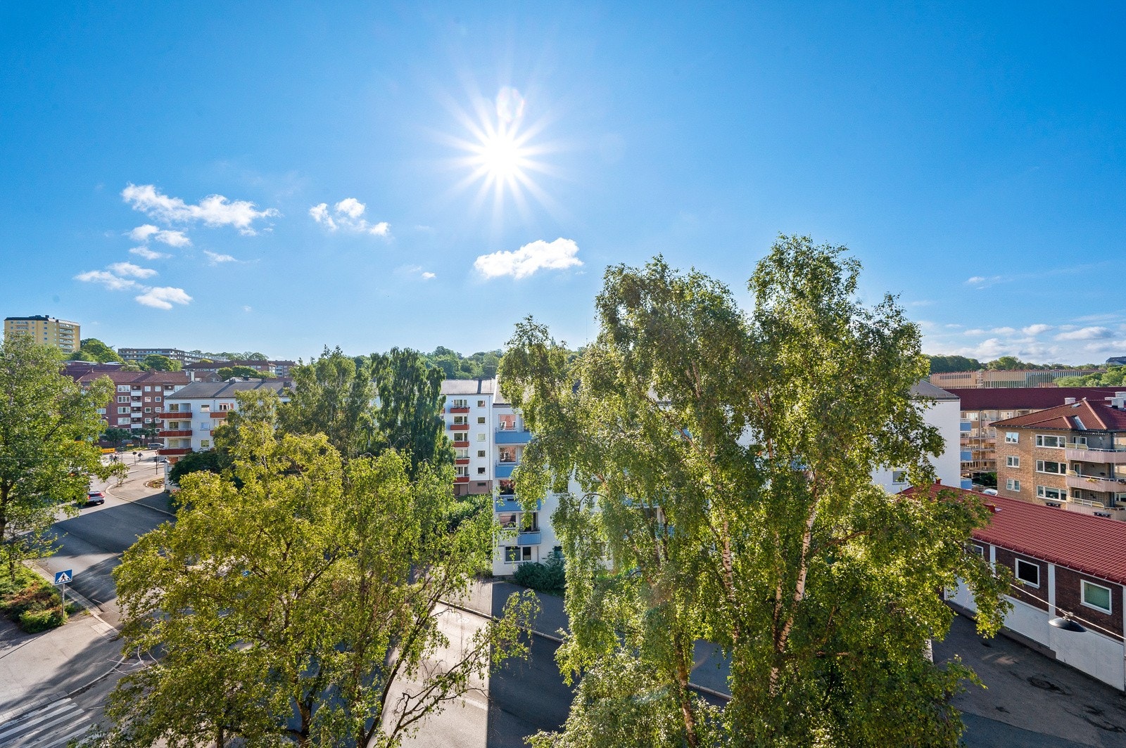 Du bor sentralt, men har ingen som titter inn i leiligheten din. Sjeldent, ikke sant? Galleribilde