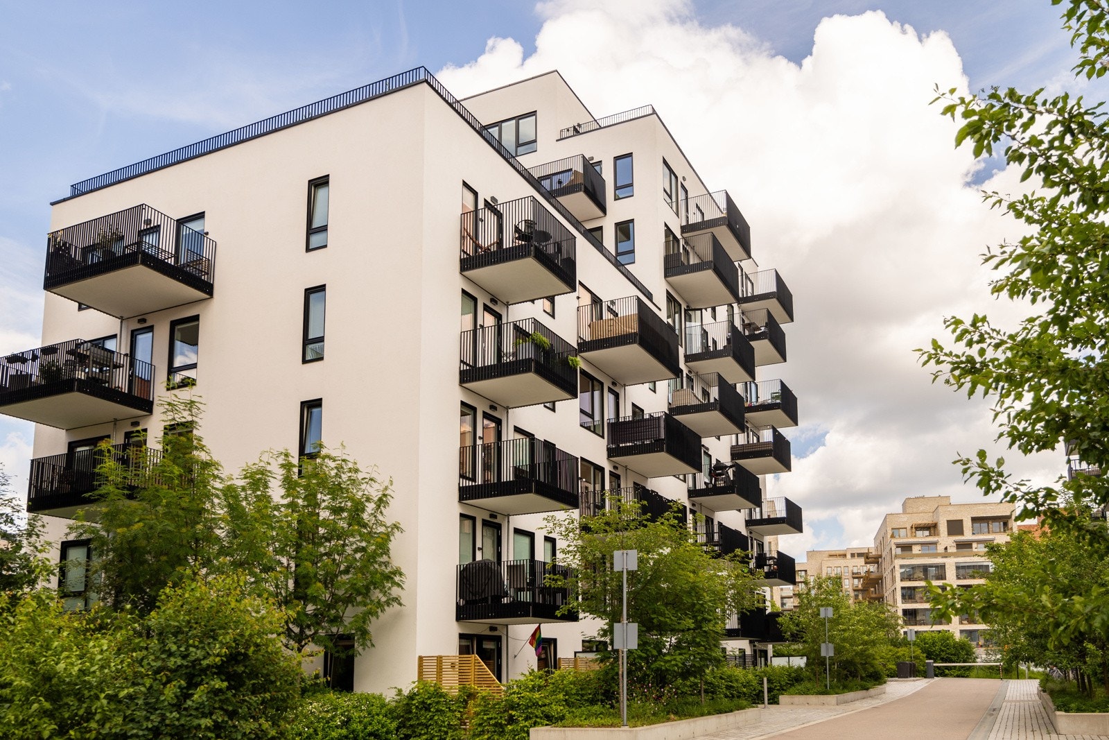 Det er heis og mulighet for å kjøpe/leie garasjeplass av privatpersoner - ellers er det soneparkering Galleribilde