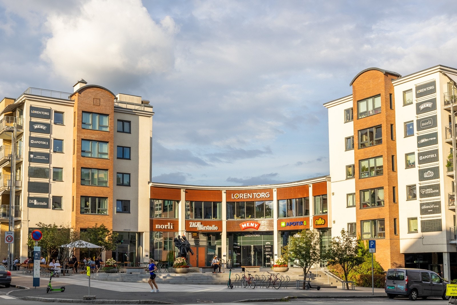 Løren Torg med godt servicetilbud Galleribilde