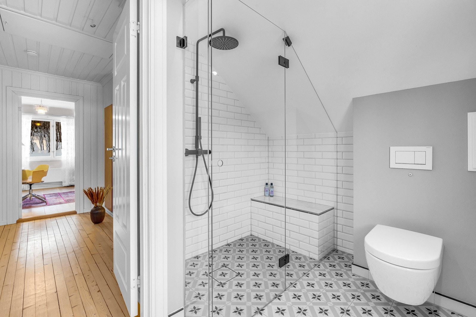 Nytt bad 2.etg med innglasset dusjhjørne Galleribilde