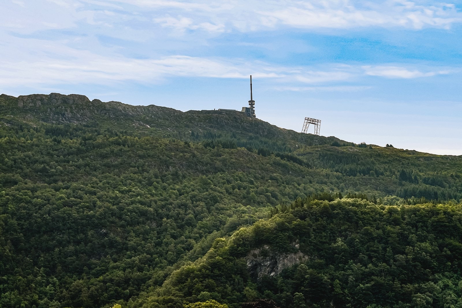 For den tur og treningsglade kan turer langs med Store Lungegårdsvann, opp til Ulriken, Fløyen og Isdalen, alle være glimrende turer for hele familien. Galleribilde