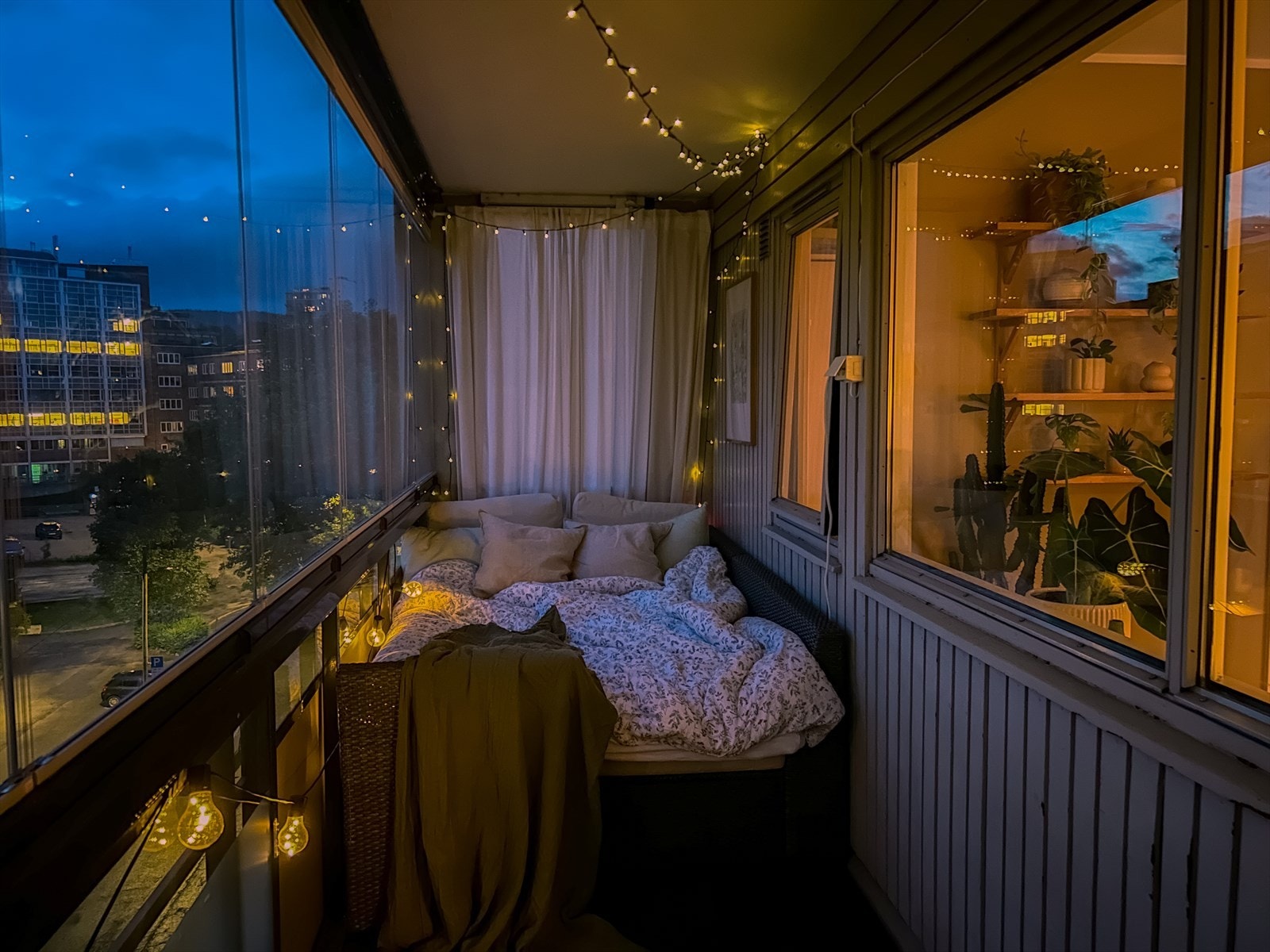 Når mørket faller på blir balkongen ekstra stemningsfull. Galleribilde