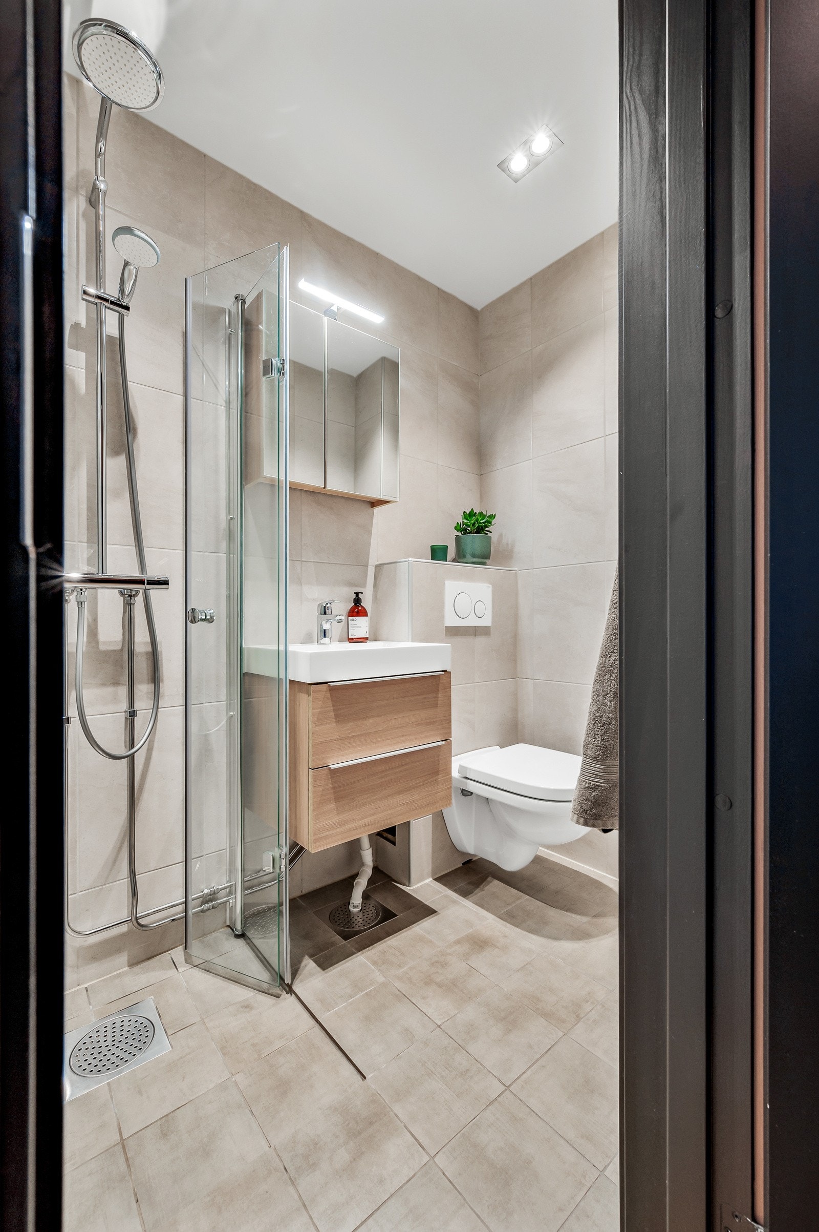 Badet ble i likhet med resten av leiligheten pusset opp i 2019. Galleribilde