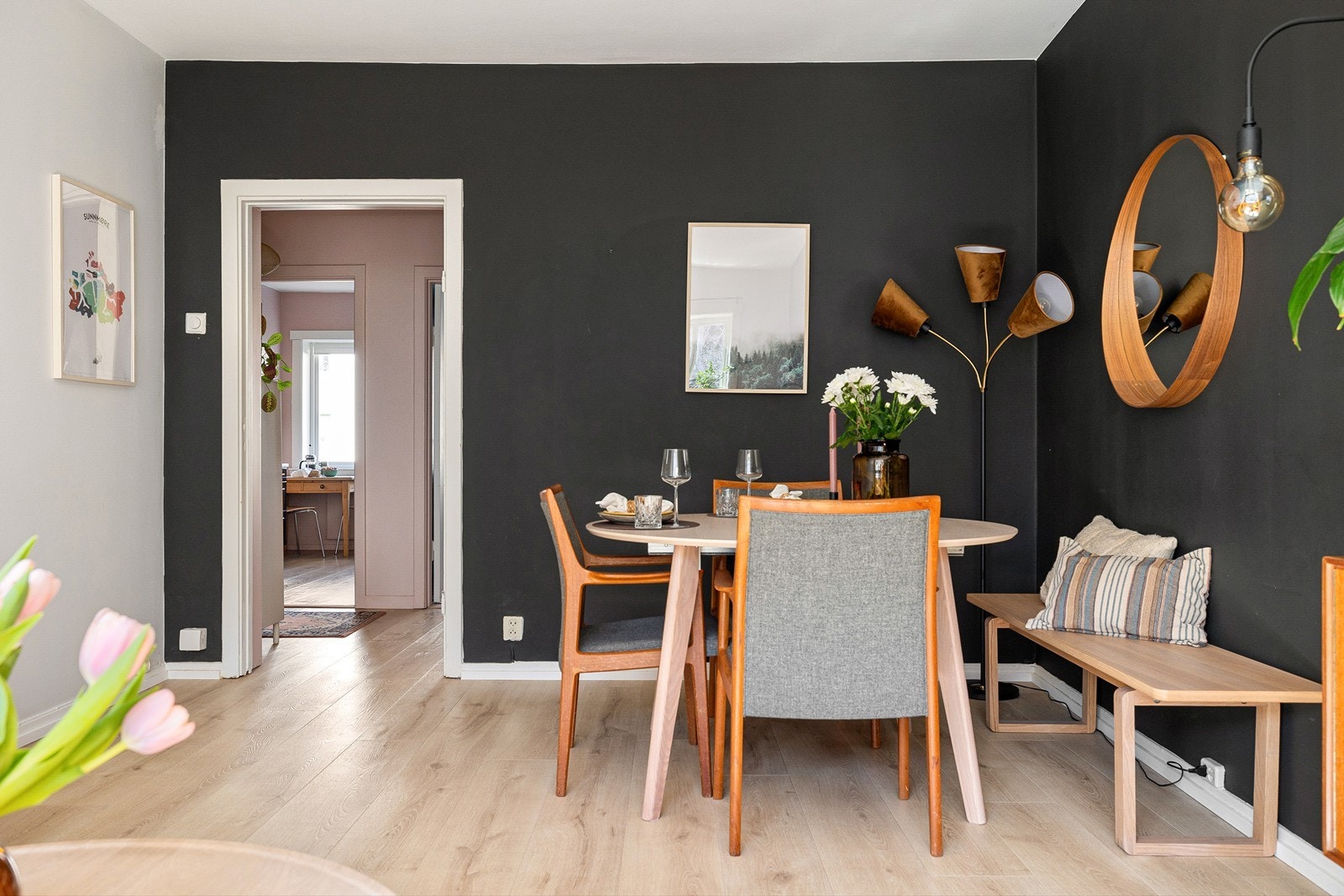 Generøs takhøyde målt til 264 cm i stuen. Galleribilde