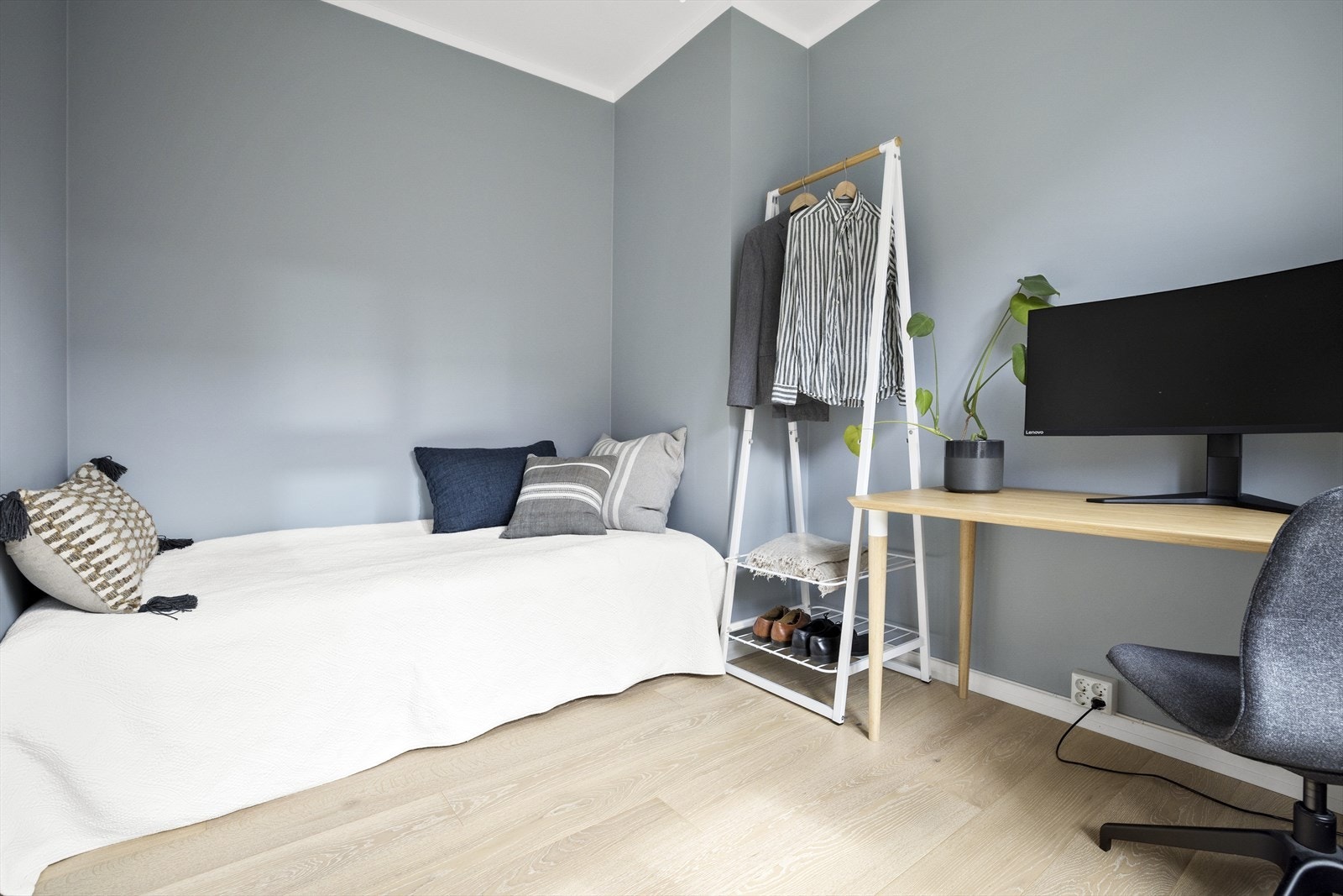 Gjesterommet har god plass til seng, nattbord og øvrig møblering - alt etter behov! Galleribilde