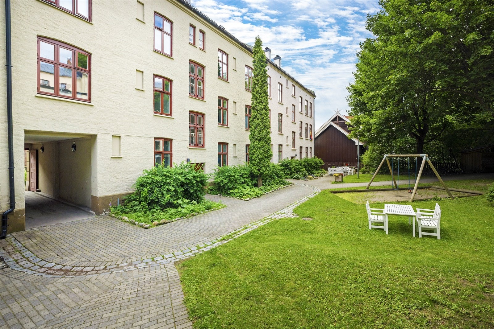Borettslaget ligger tilbaketrukket til med flotte bakgårder til disposisjon for beboerne. Galleribilde