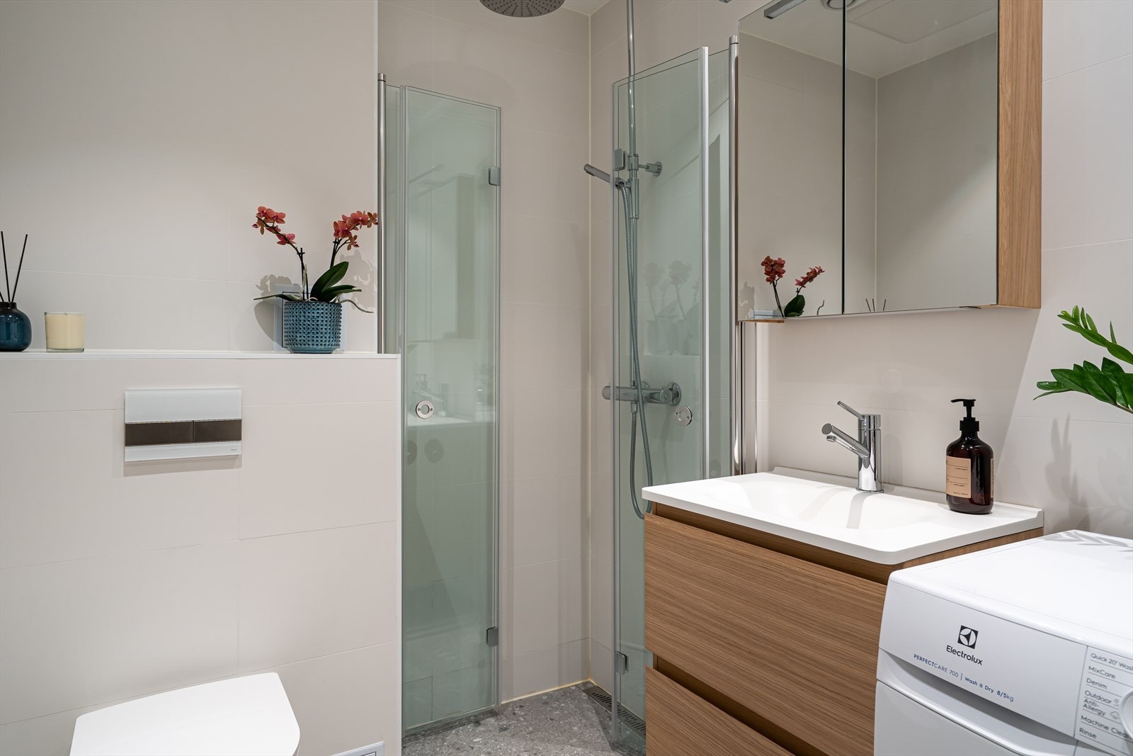 Baderommet ble renovert i 2023 og dokumentasjon foreligger. Galleribilde