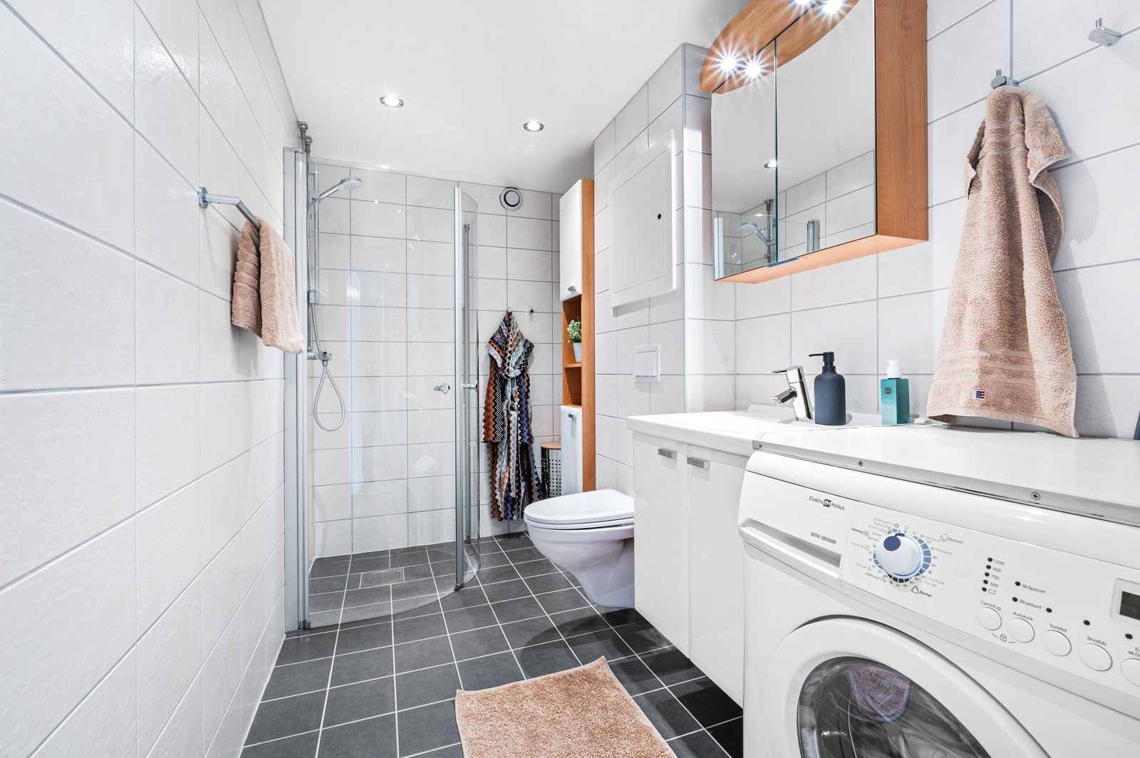 Borettslaget gjennomførte i 2018 en stor våtromsrehabilitering hvor både rør- og alle bad ble pusset opp. Galleribilde