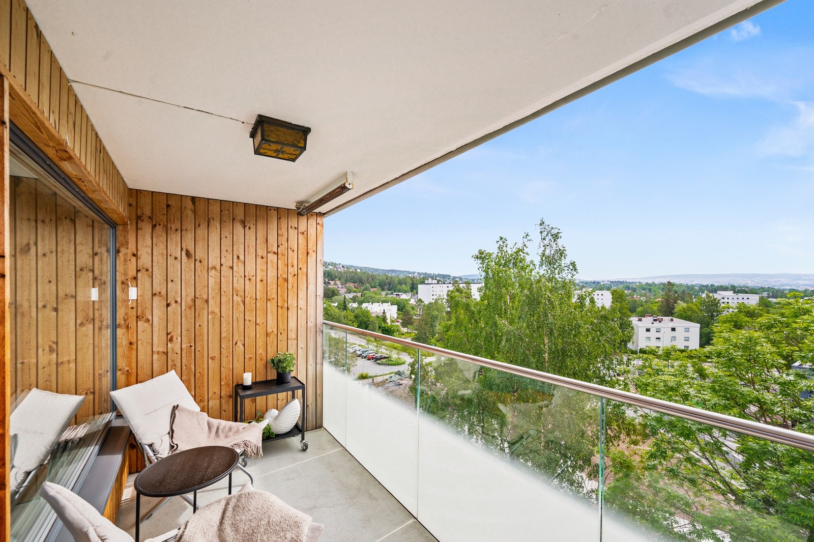 Velkommen til 6.etasje i Hovseterveien 84D! Her har du en superfin og romslig 2-roms ikke langt fra sentrumskjernen. Galleribilde