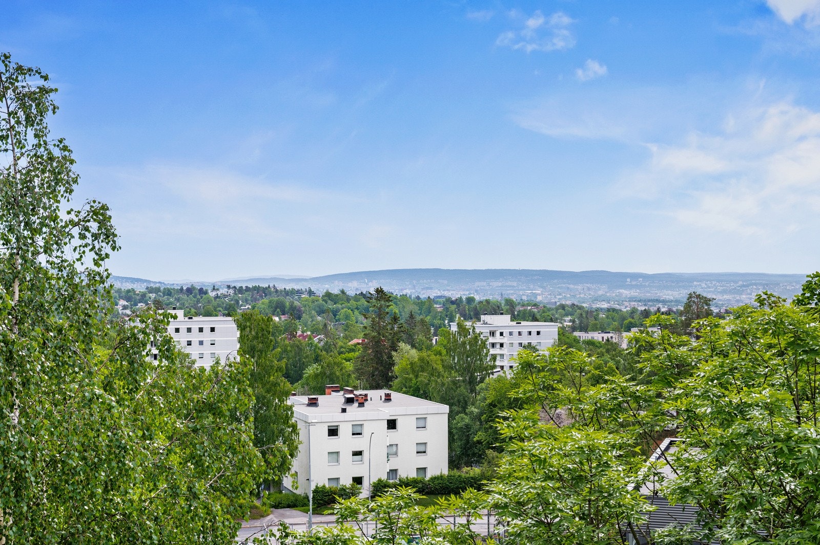 Fin og vidstrakt utsikt fra balkongen. Galleribilde