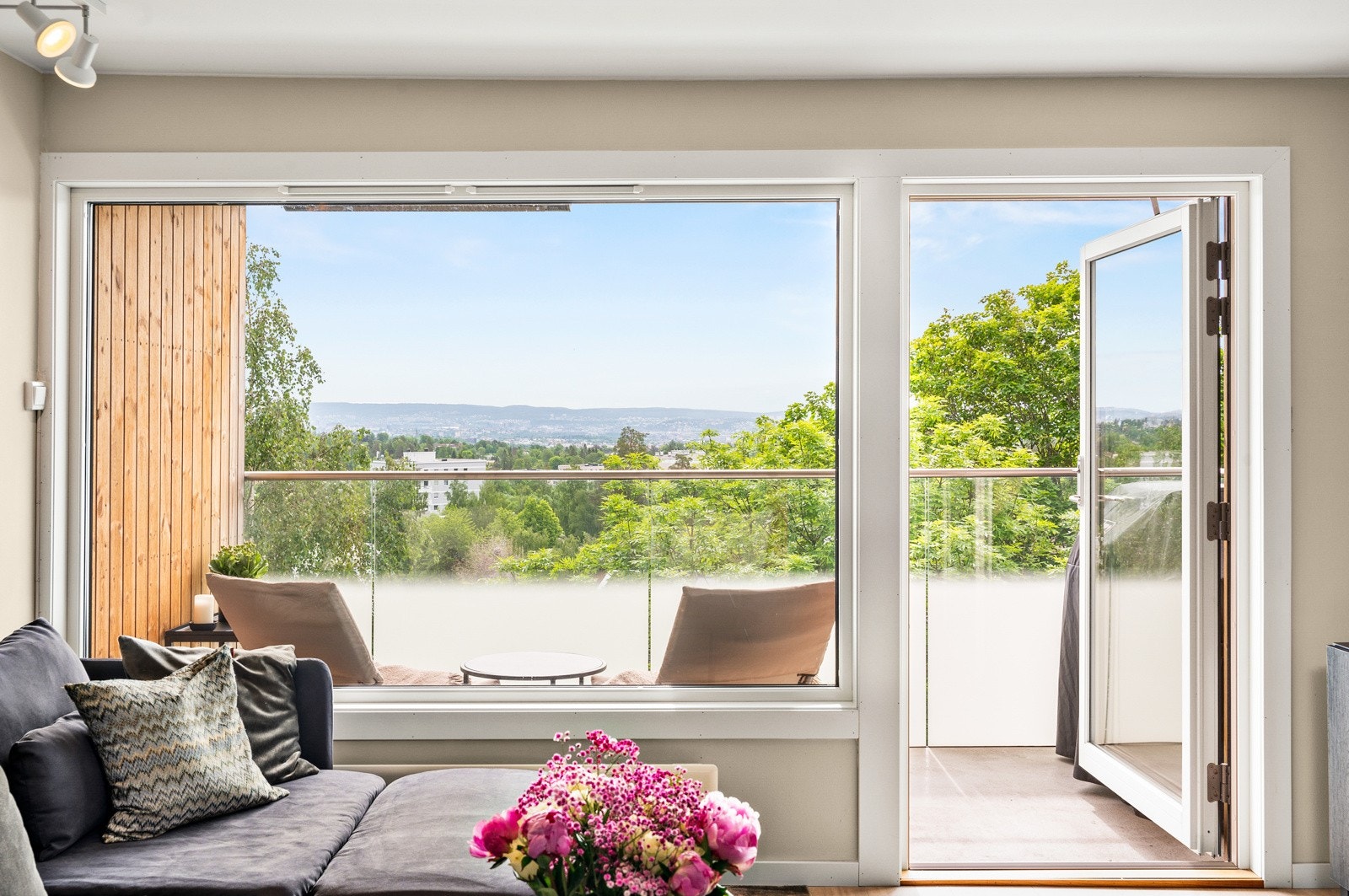 Vinduer og balkongdør er fra 2019. Galleribilde