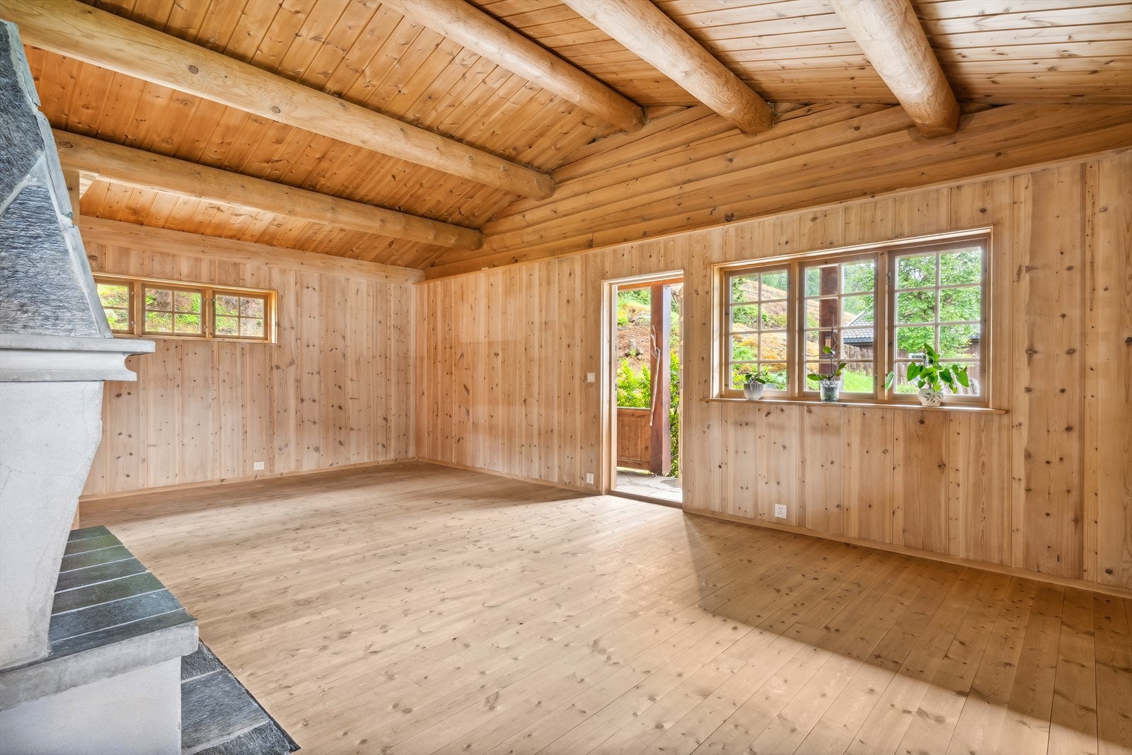 Fra stua har man flere vinduer med flott utsyn. Galleribilde