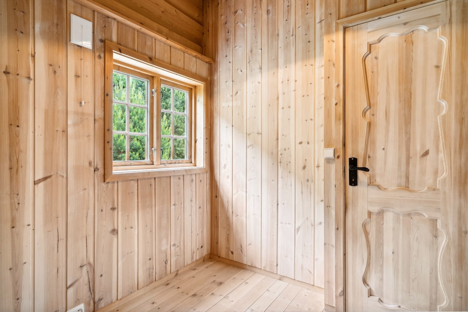 Boligen inneholder i alt to romslige soverom som kan innredes med senger i ulike størrelser ut ifra eget behov og ønske. Galleribilde