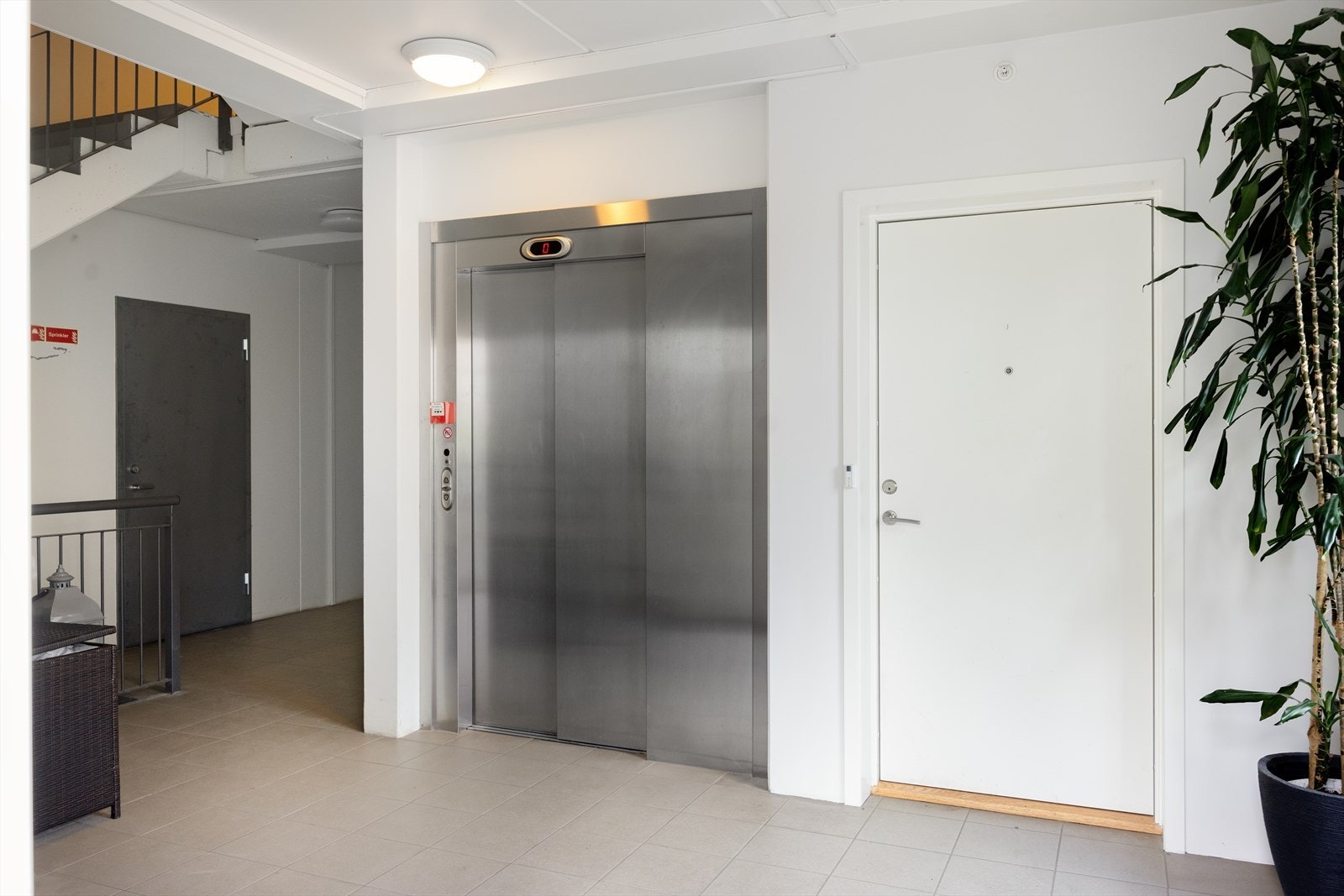 Det er heis adkomst til leiligheten og til garasjeplassen. Galleribilde