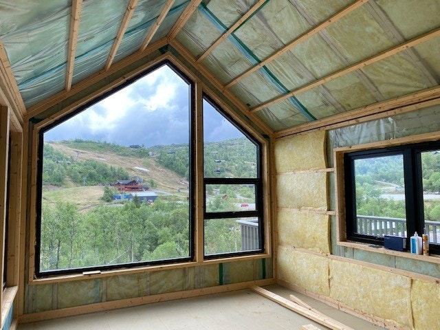 Oppført hytte har utsikt til alpinanlegget Galleribilde