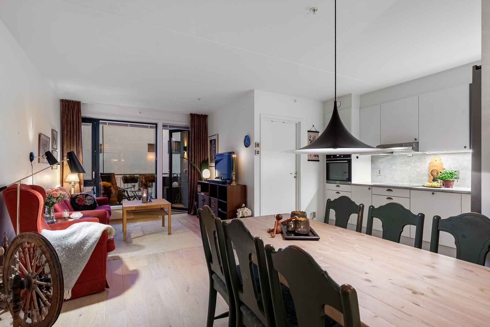 Dette er en gjennomgående og delikat 3-roms leilighet med god standard fra 2021 Galleribilde