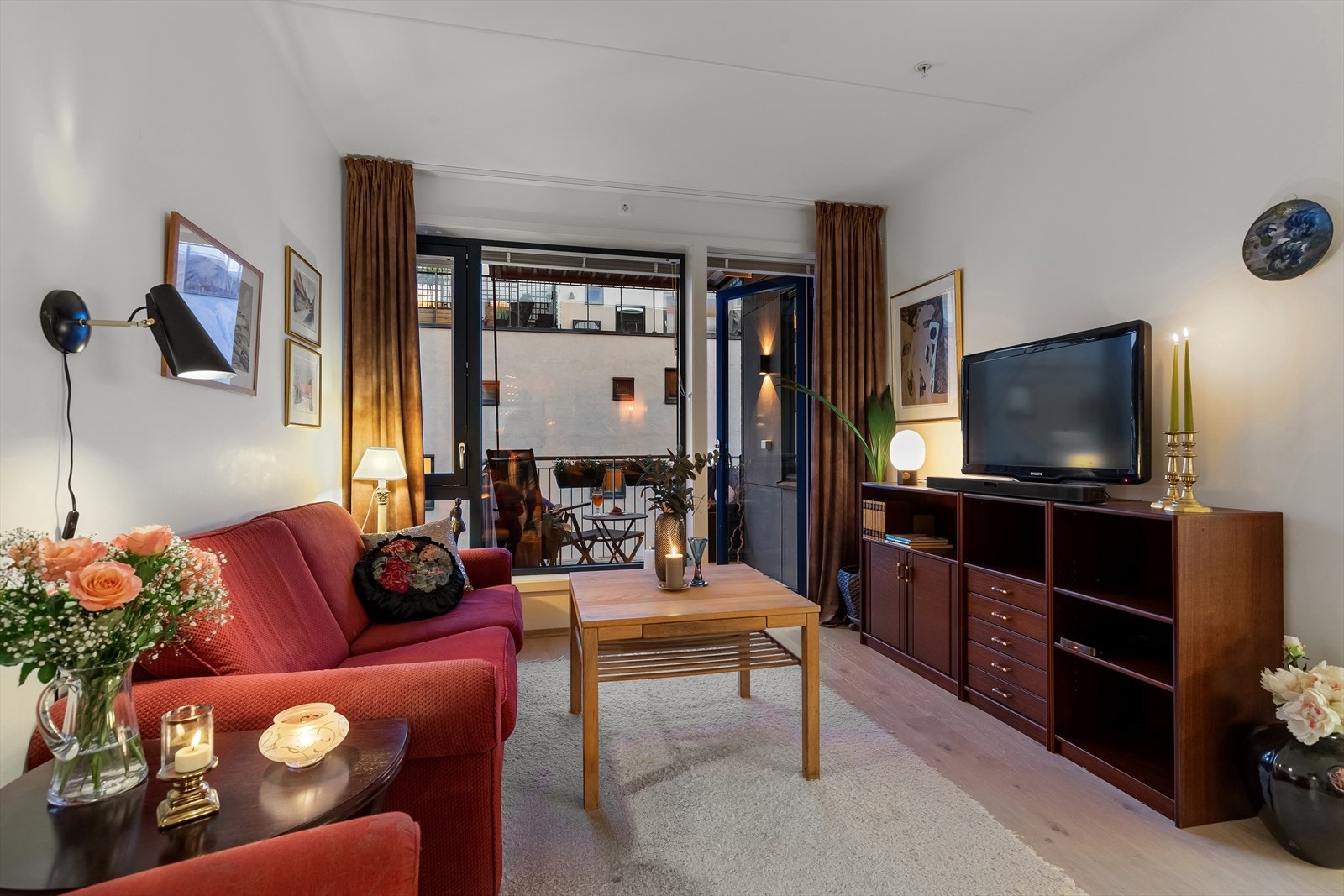 Fra stuen er det utgang til leilighetens andre balkong Galleribilde