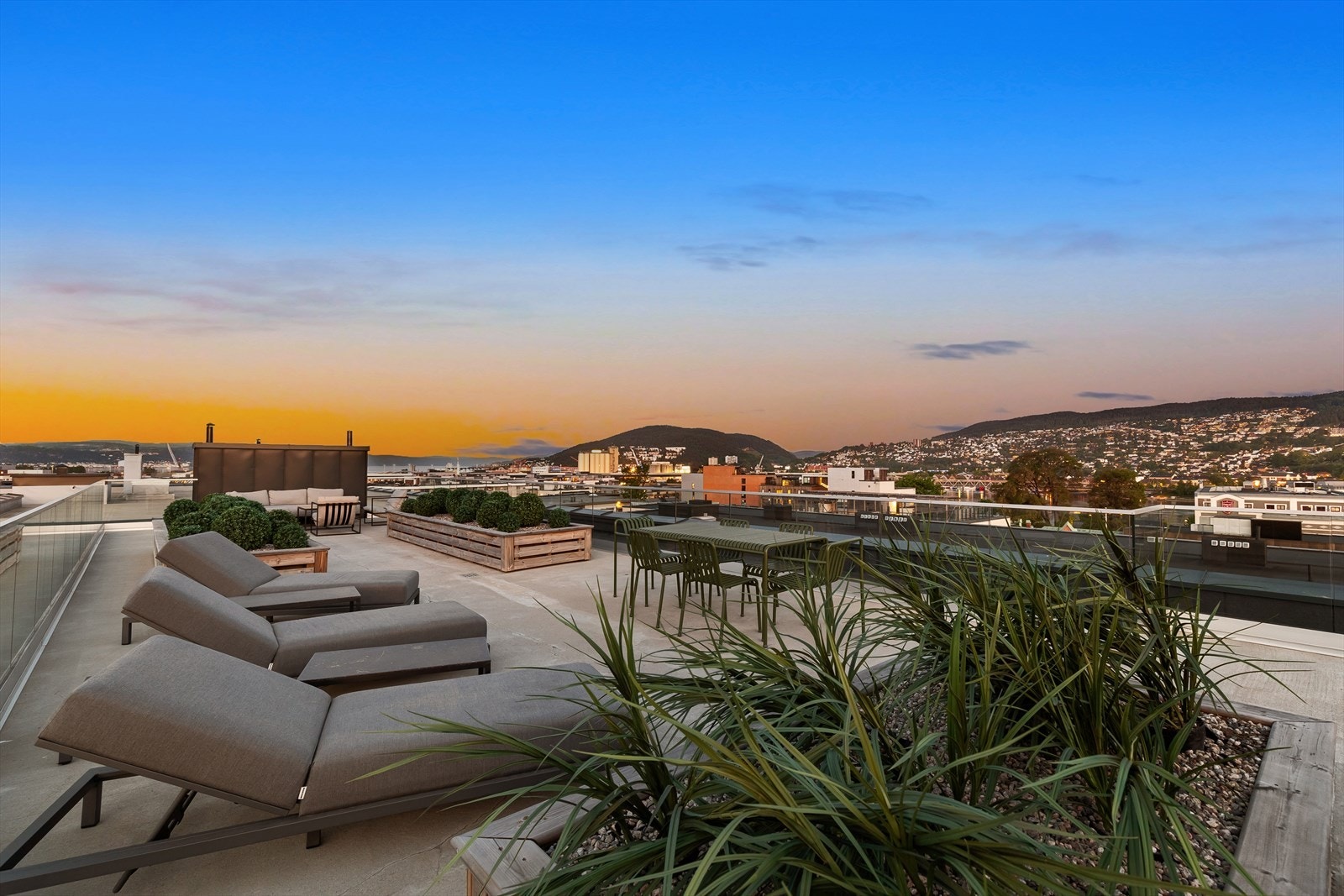 Borettslaget har nydelige felles uteområder, med både bakgård og felles takterrasse Galleribilde