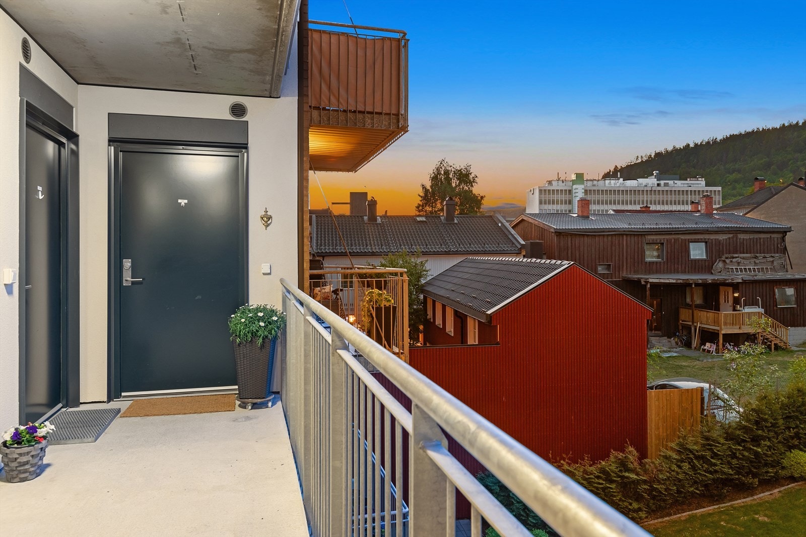 Velkommen hjem! Hyggelig adkomst via svalgang med heis Galleribilde