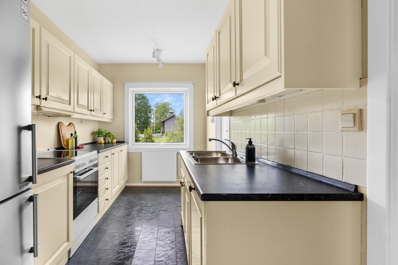 Meget romslig og arbeidsvennlig kjøkkenet. Galleribilde