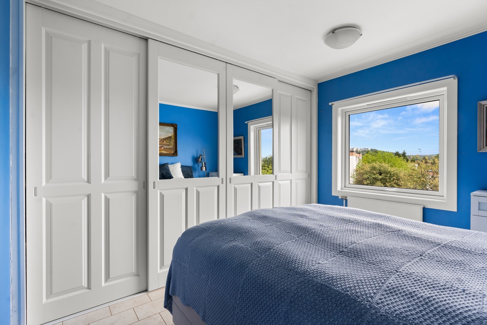 Her har du god plass til stor garderobe for oppbevaring av klær. Galleribilde