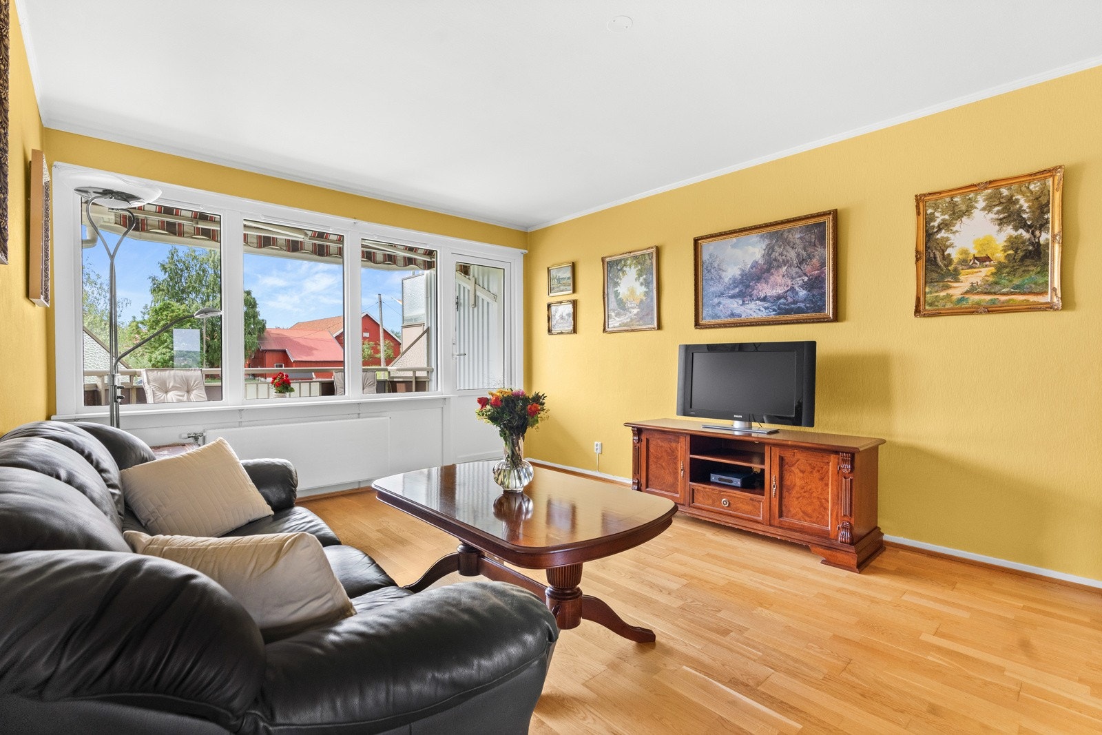 Daglig leder og eiendomsmegler Petter Eia Haavi har gleden av å presentere Nordtvetveien 14! Galleribilde