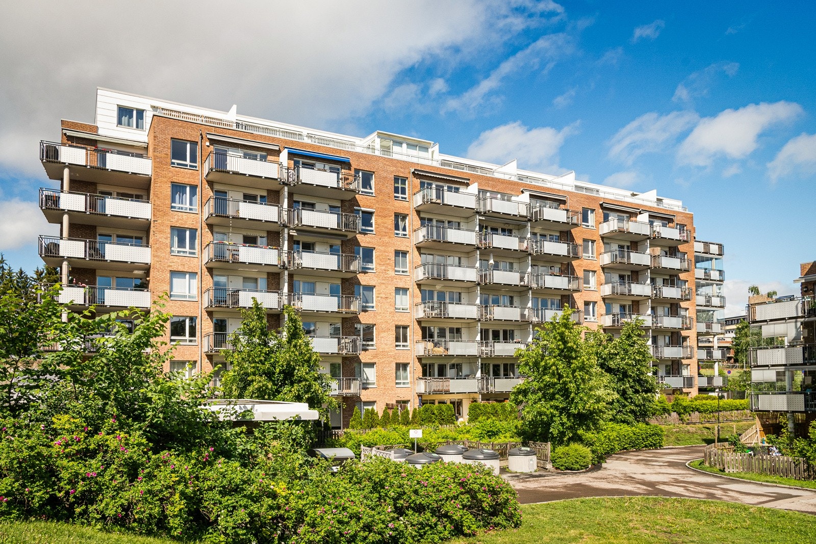 Etterstad er et tilbaketrukket og trafikkstille boligområde, og har ingen gjennomgangstrafikk. Det er fine tur- og joggemuligheter i området. Galleribilde