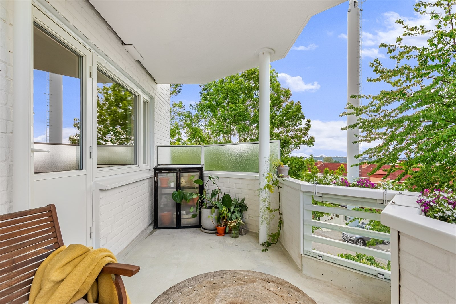 Ypperlig beliggenhet i grønne og frodige omgivelser Galleribilde